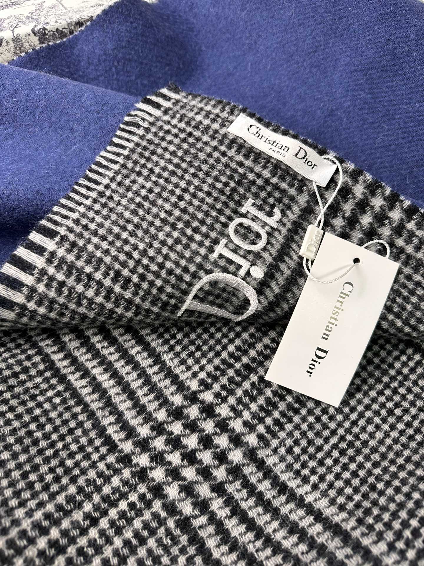 02d5bcbdc37b3950dbe34d1d1f2052b0_1758706097_6989.jpg