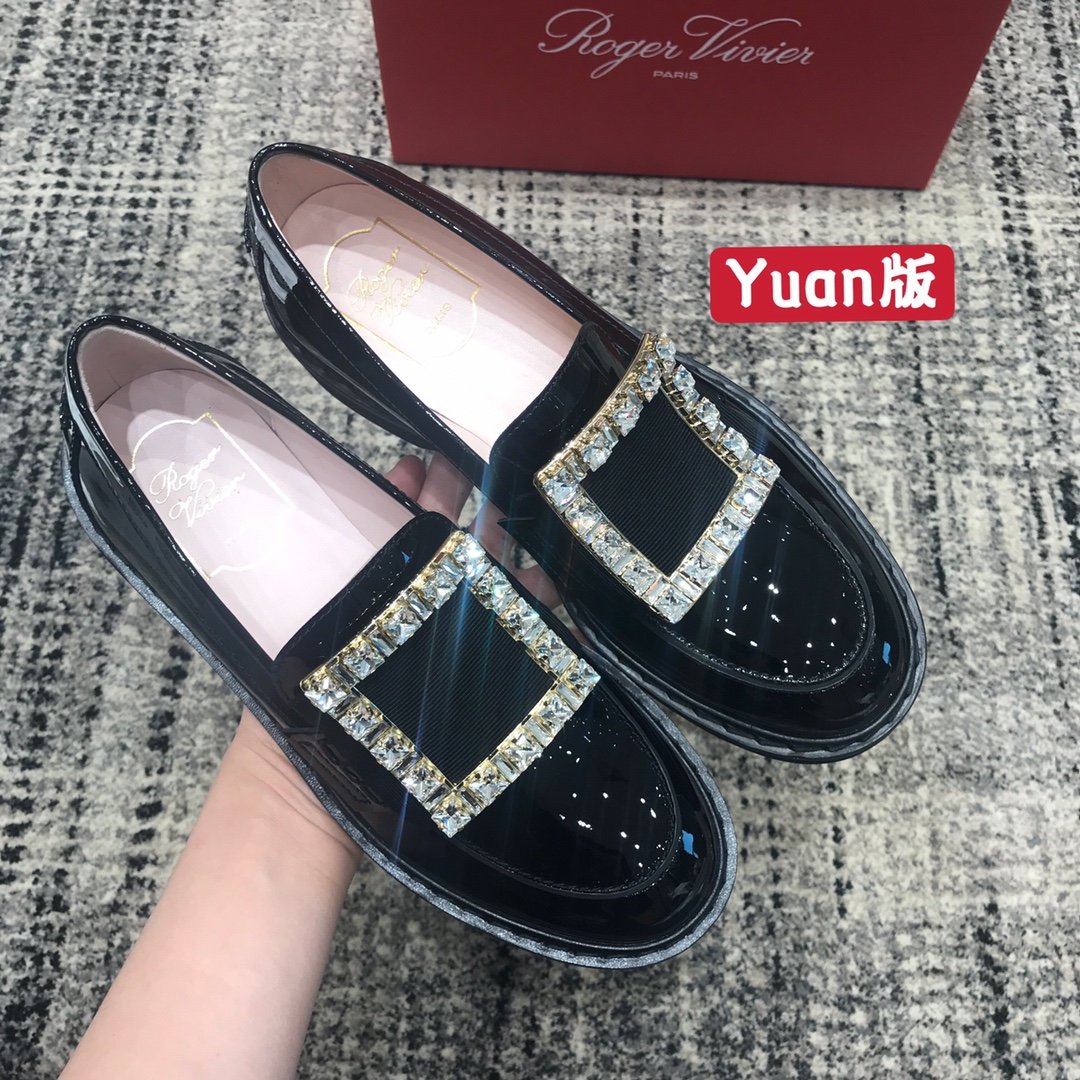 [327] Roger Vivier 앞 수정 단추 구두