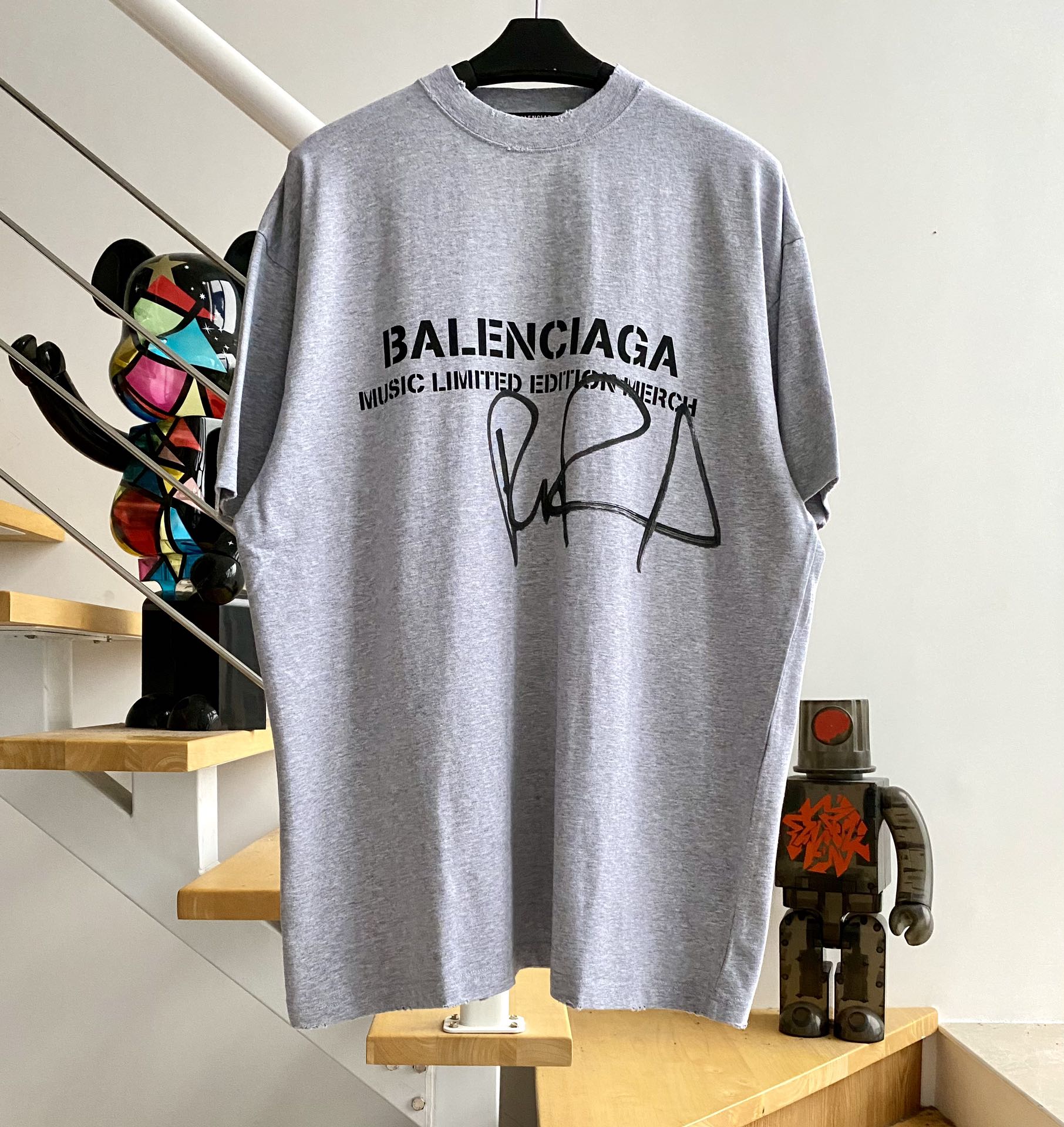 [계단집] 발렌시아가 사인 패턴 티셔츠 그레이 balenciaga