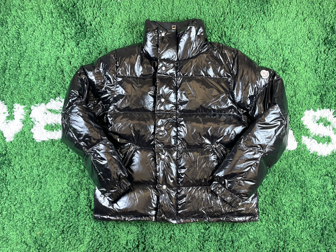 [잔디집2] MONCLER 유광택 패딩 블랙