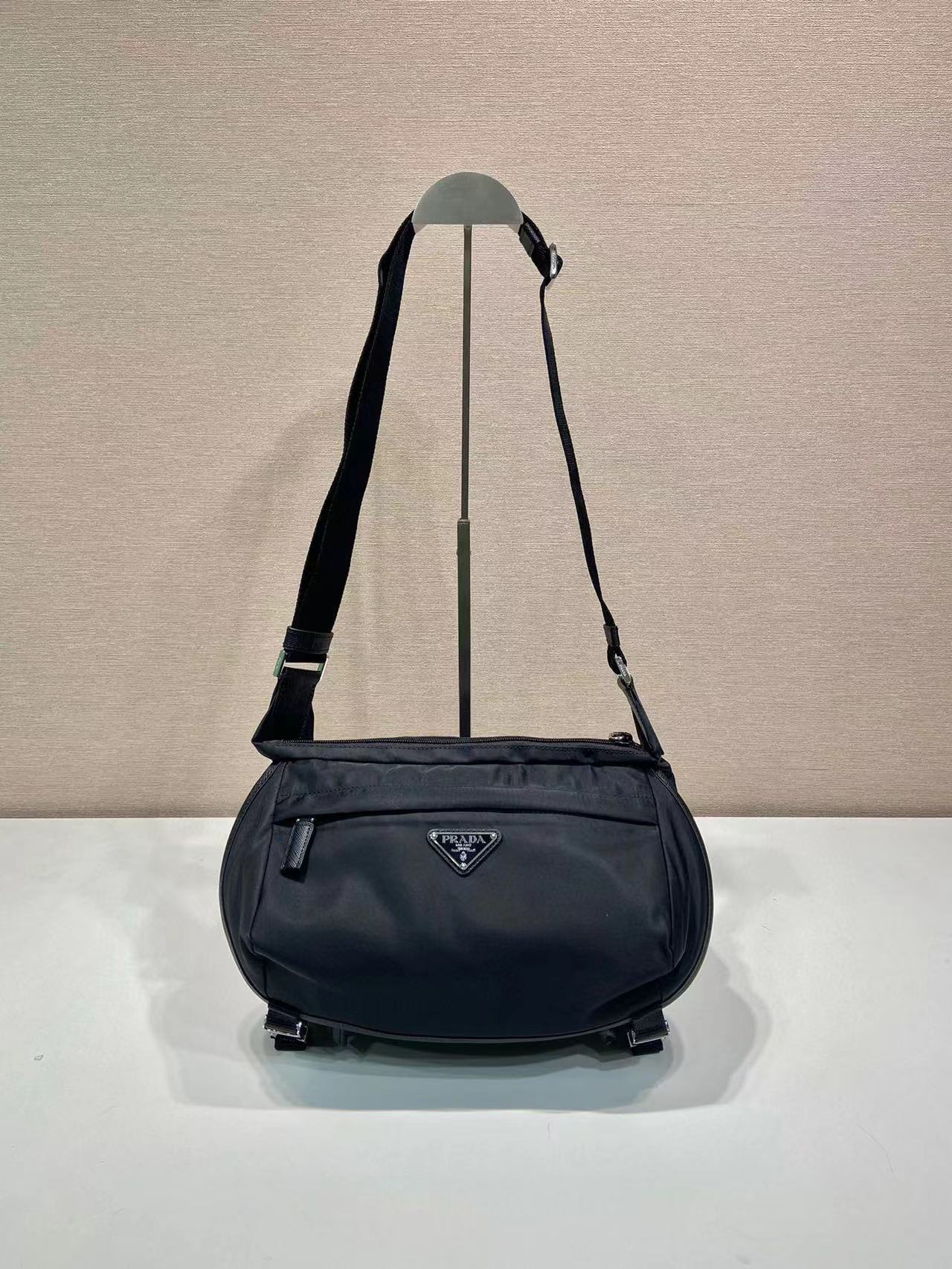 프라다 바이커백 2VH994-973-F0002-V-OOO 15.5*14*27cm Prada