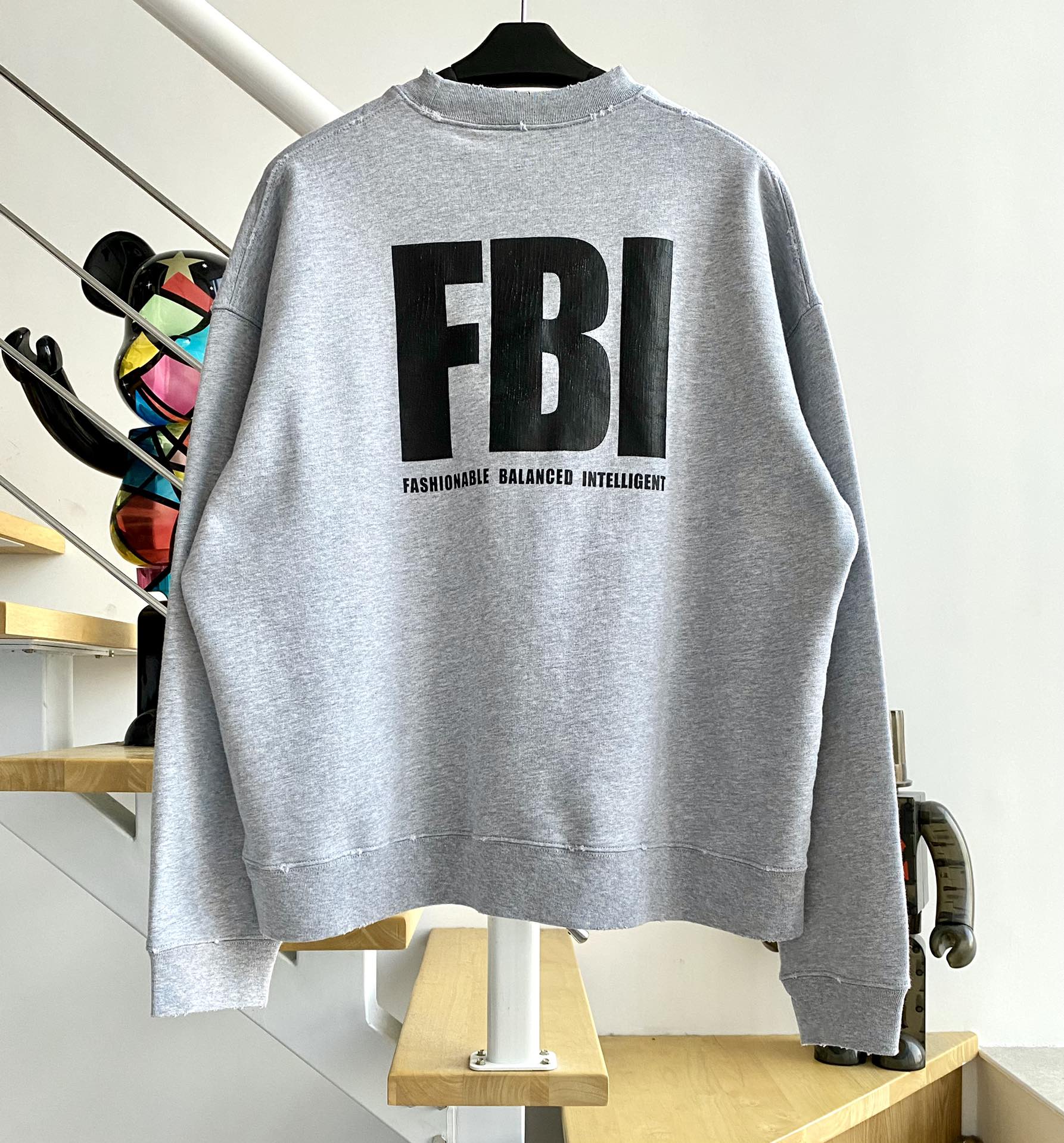 [계단집] 발렌시아가 FBI 이니셜 맨투맨 그레이