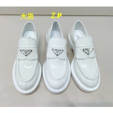 [327] 프라다 레더 앞 모노그램 세모 단색 로퍼 3cm 화이트 Prada