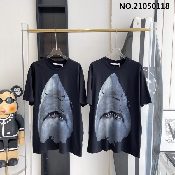 V공장 지방시 상어 패턴 티셔츠 블랙