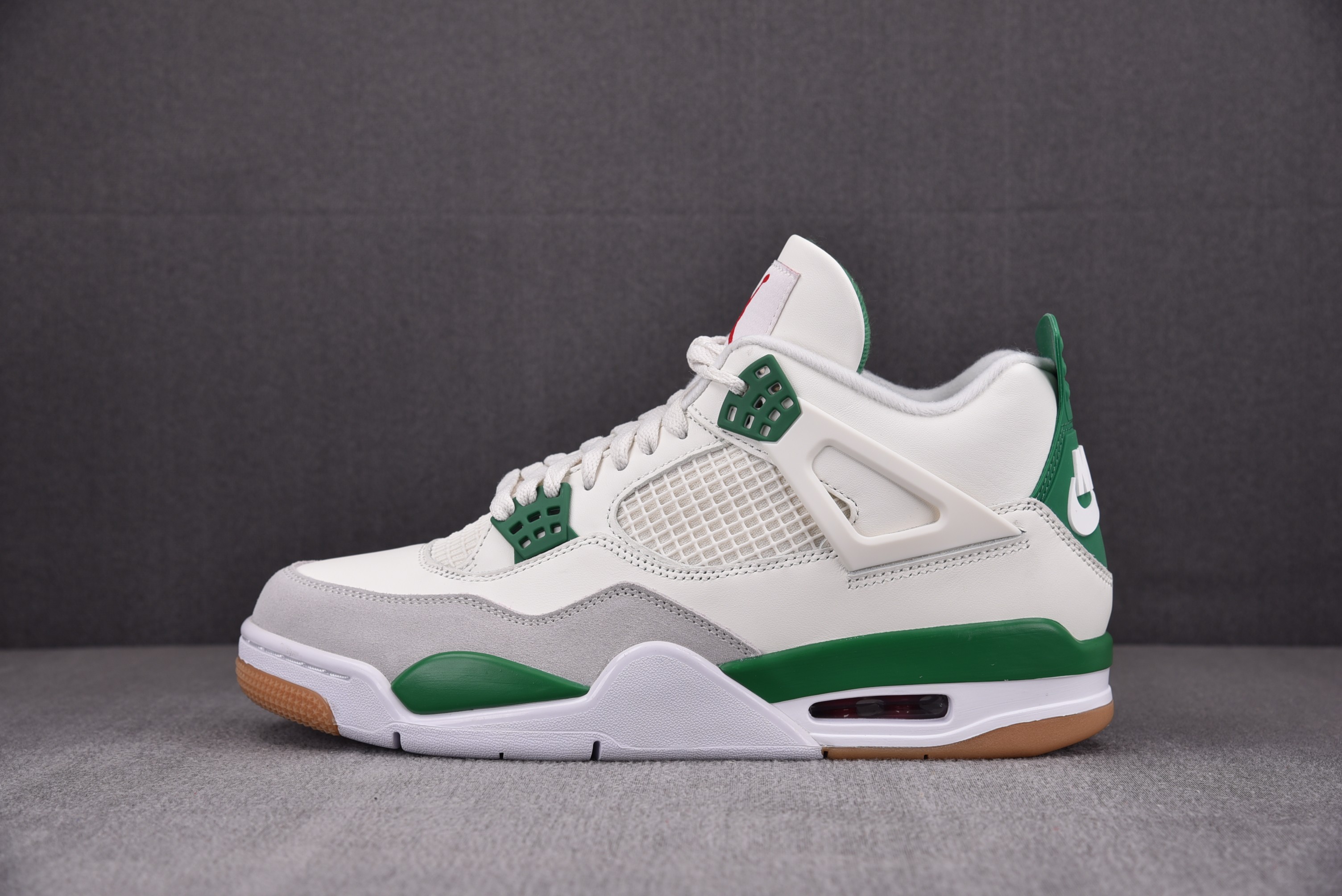 S2 NK SB x Air Jordan 4“Pine Green