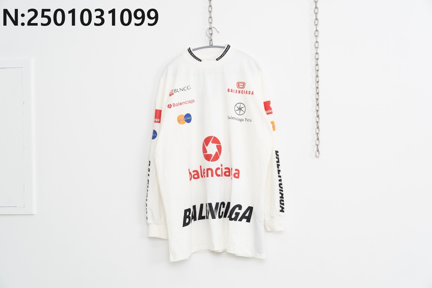 [사슬공장] 발렌시아가 다양 모노그램 로고 긴팔티 화이트 balenciaga