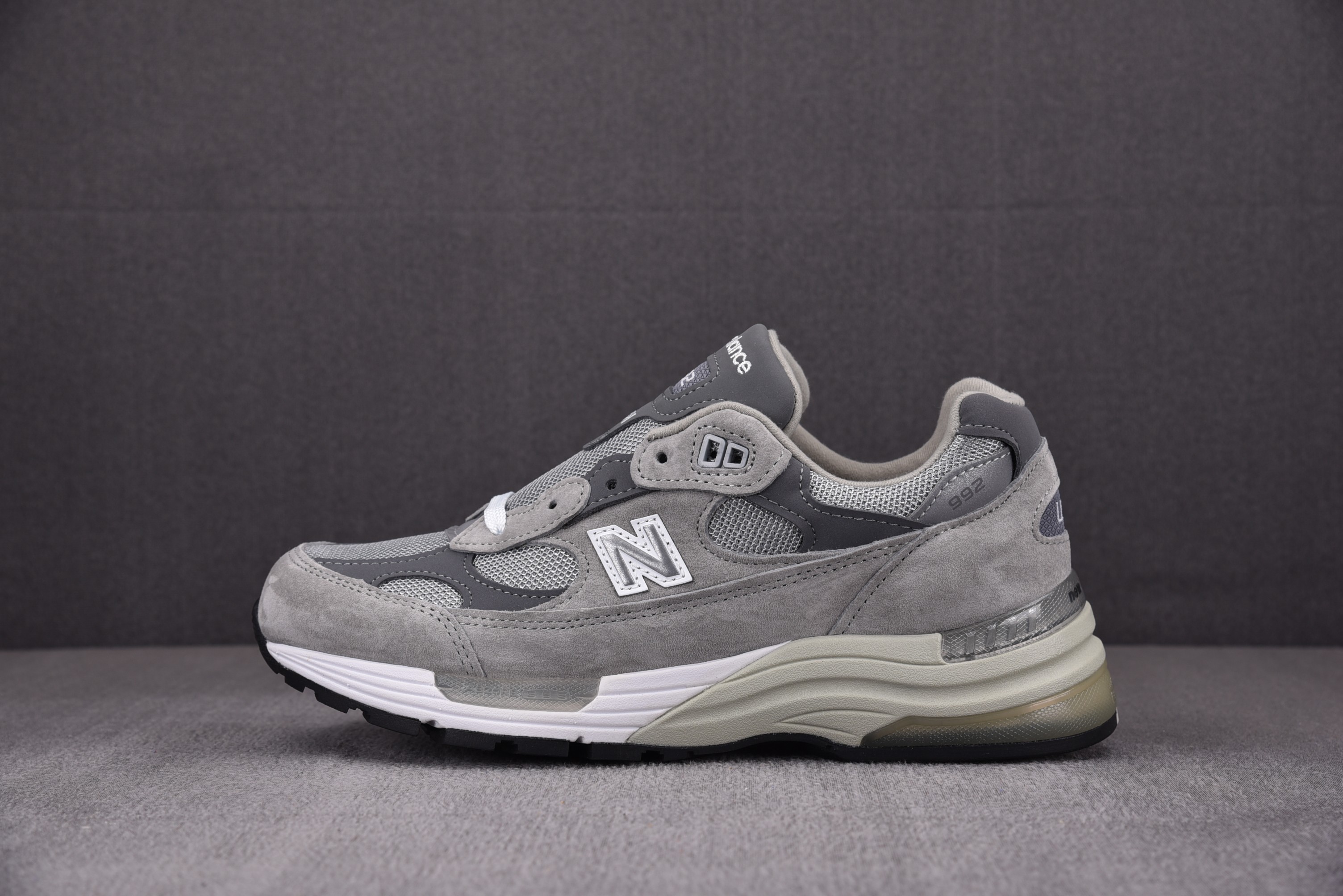 [ZH NEW] 뉴발란스 992 메스 런닝 스니커즈 그레이 new balance 992 sneakers grey