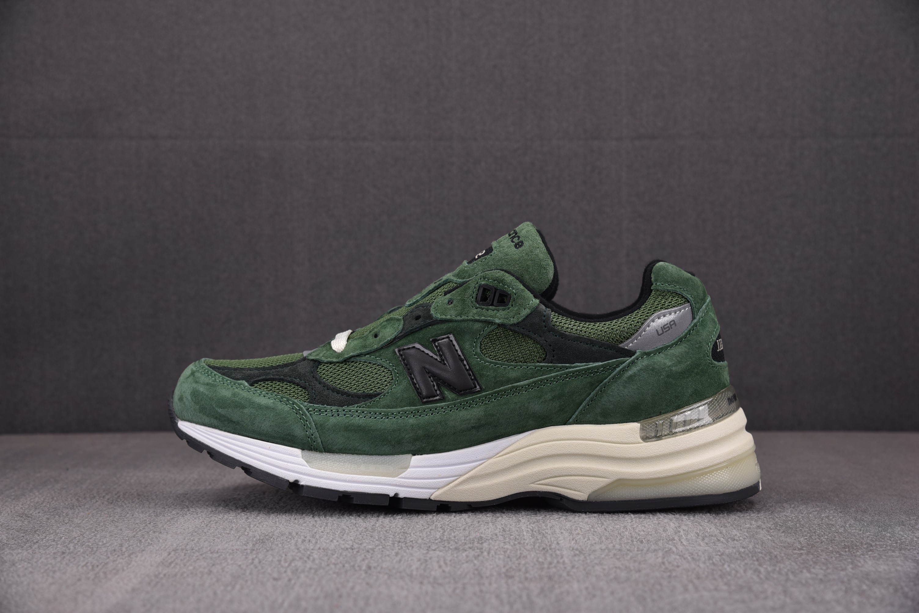 [ZH NEW] 뉴발란스 992 메스 런닝 스니커즈 그린  new balance 992 sneakers dark green