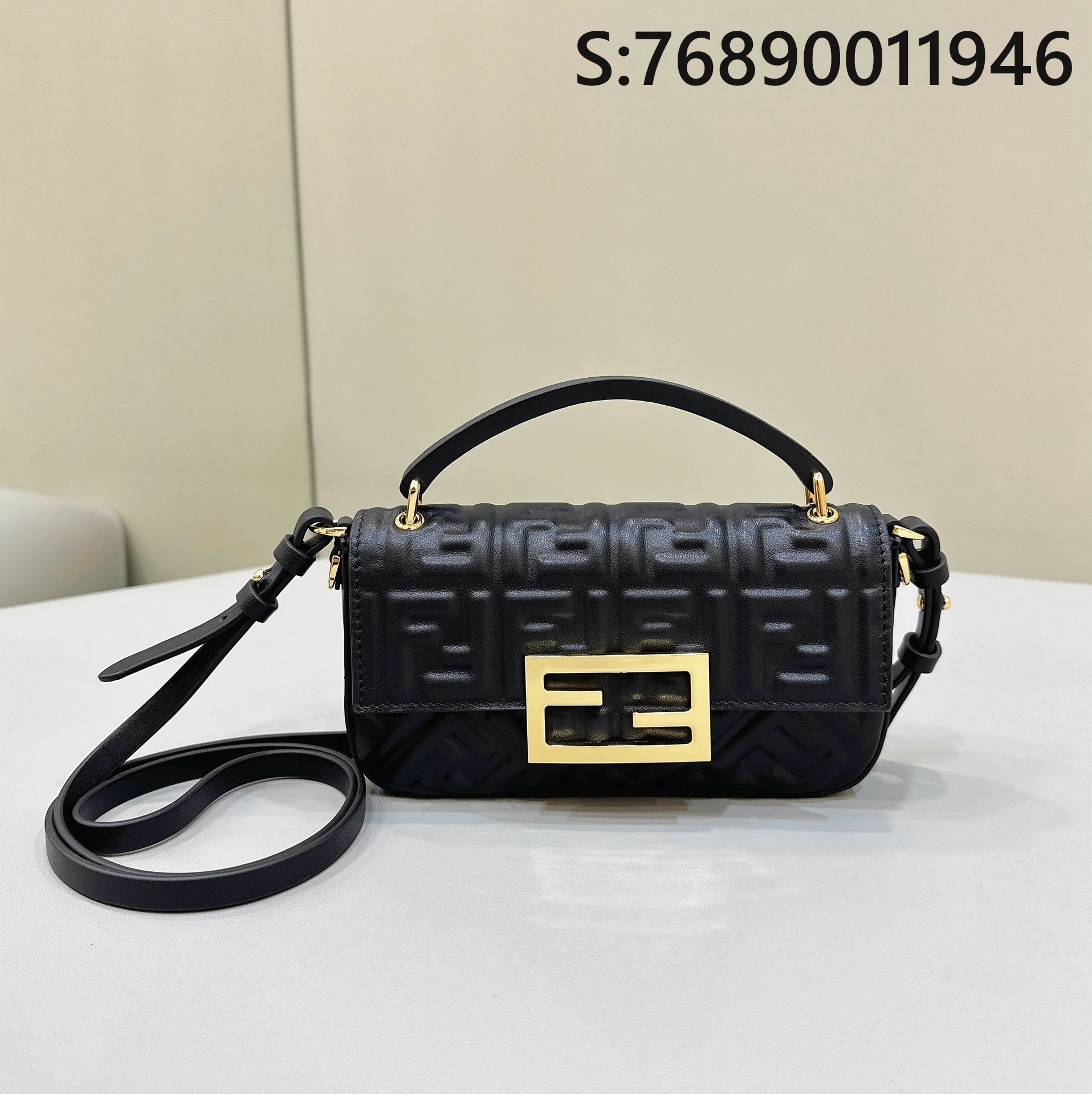 [니콜] 펜디 바게트 FF 블랙 숄더백 18.5*2.5*10cm Fendi