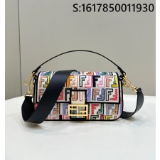 [니콜] 펜디 컬러 FF로고 자수 바게트 숄더백 28*6*15cm Fendi