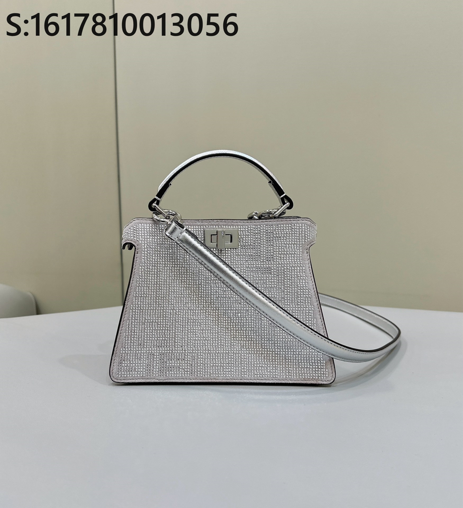 [니콜] 펜디 피카부 큐빅 숄더백 실버 20*11*15cm Fendi