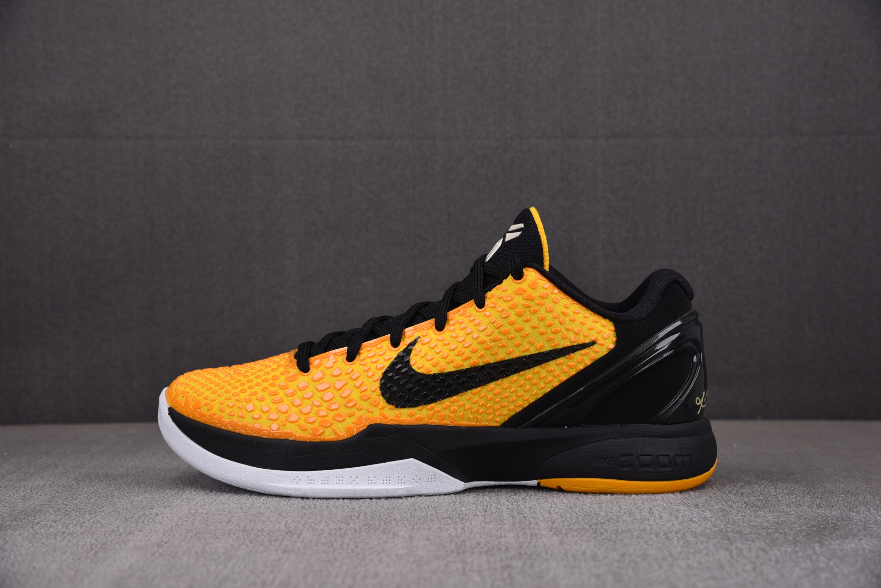 【S2】NK Zoom Kobe 6 Lightbulb 黑黄 429659-700