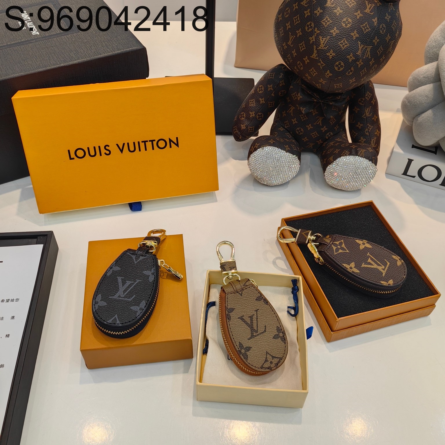 AGG 루이비통 모노그램 가방 참 키링 3컬러 LOUIS VUITTON