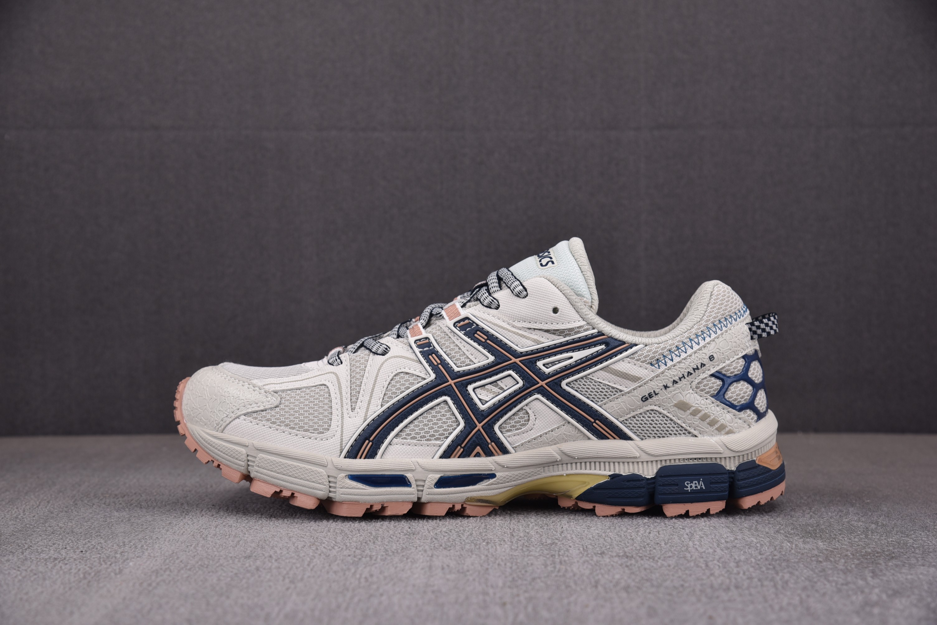 Asics Gel-Kahana 8 浅灰 1011B109-023