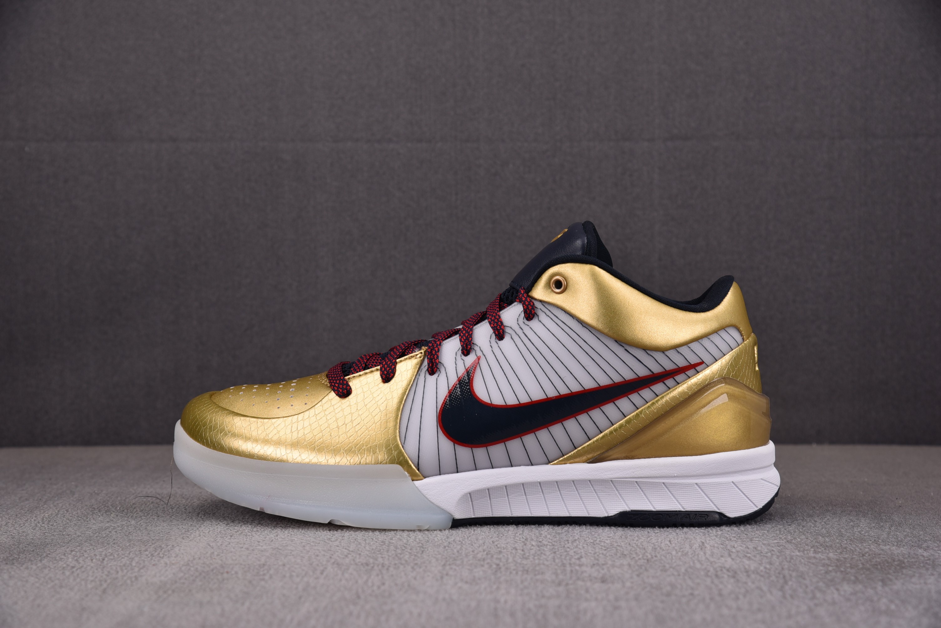 【S2】NK Zoom Kobe 4 Protro“Gold Medal”白黑金 FQ3544-100