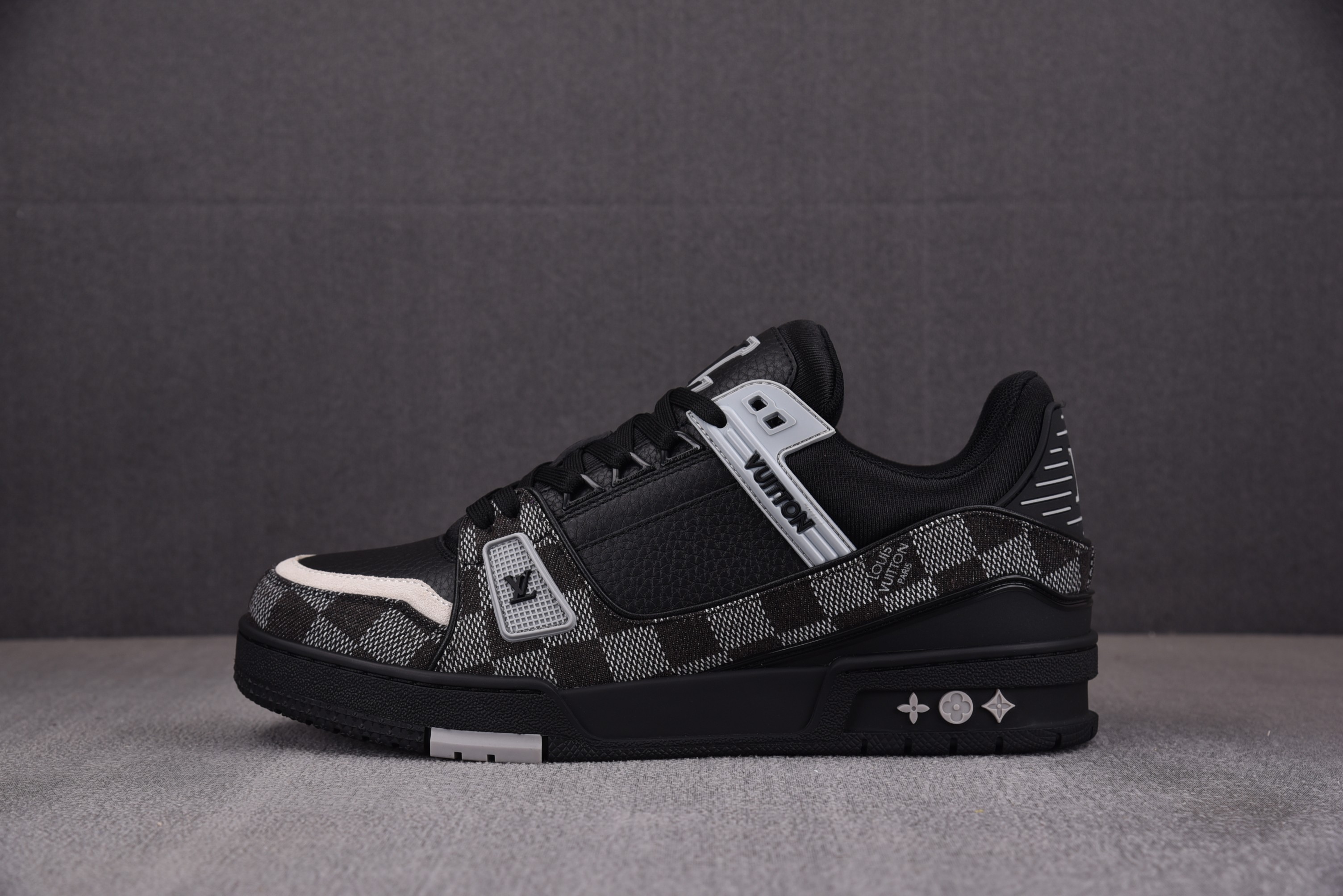 【BQ】LOUIS VUITTON Trainer 黑灰 루이비통