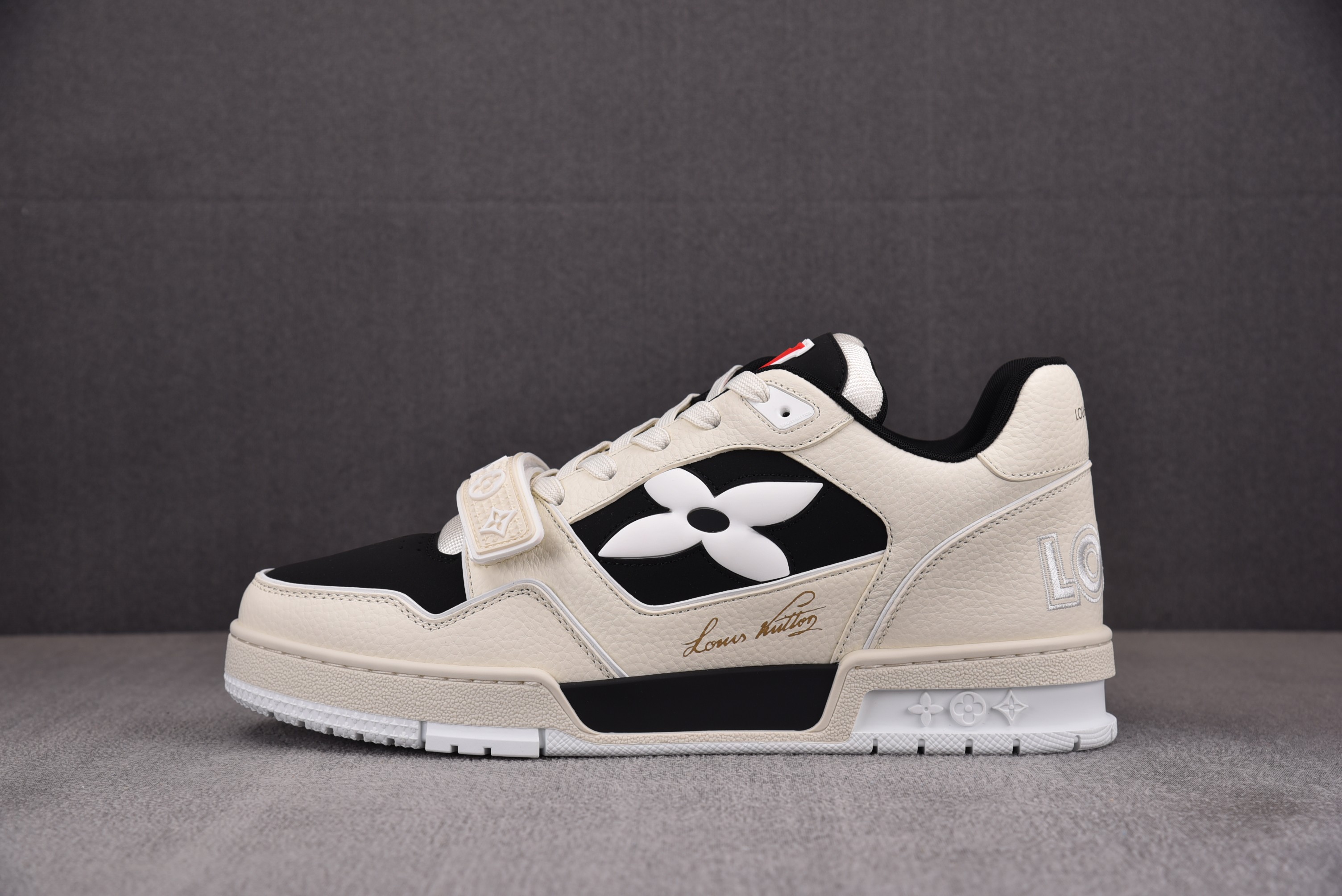 【BQ】LOUIS VUITTON Trainer 米黑