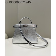 [니콜] 펜디 피카부 레더 숄더백 스몰 실버 27*11*20cm Fendi