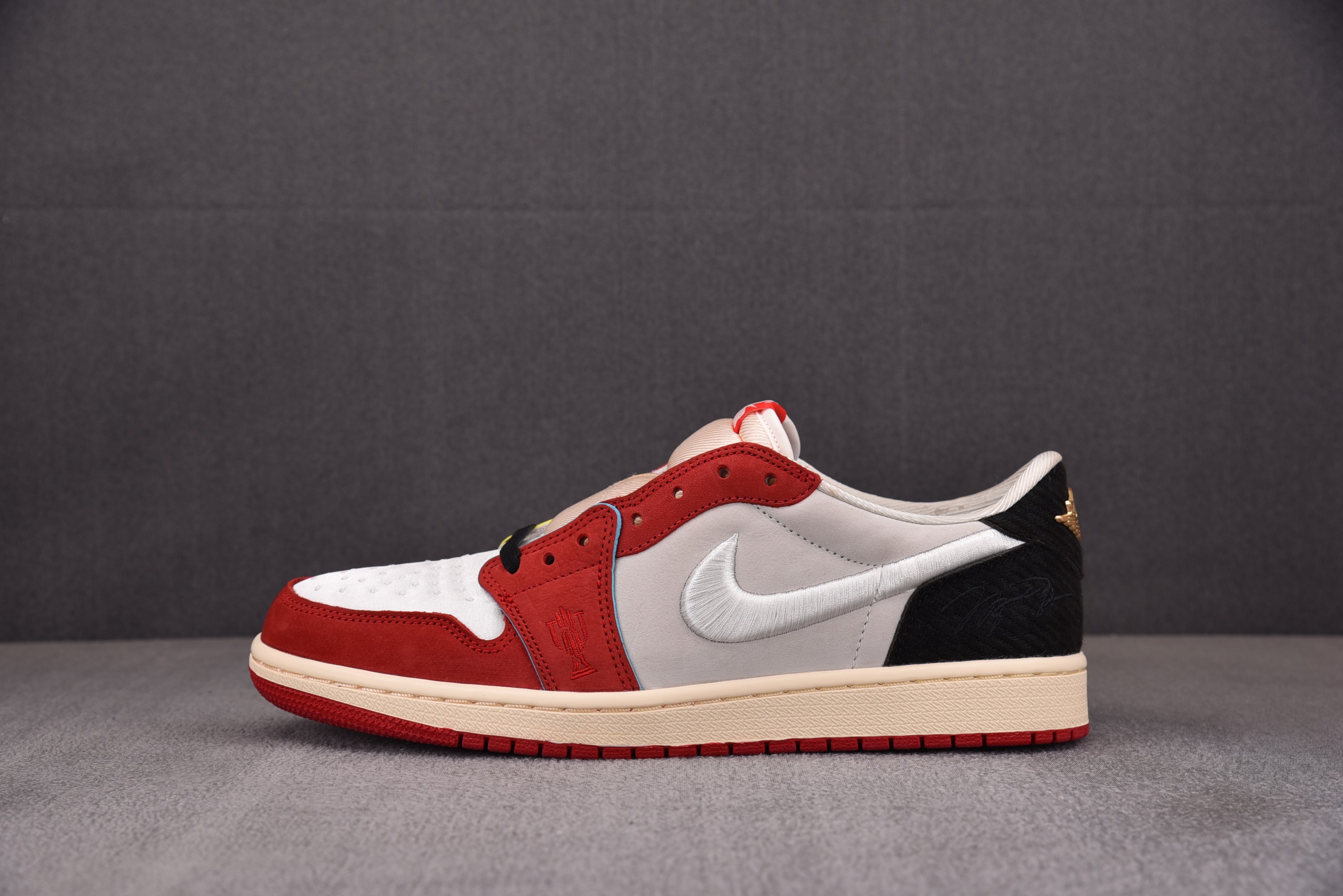 【Y3】Trophy Room x AJ 1 Low“Home”白红 HV6157-100