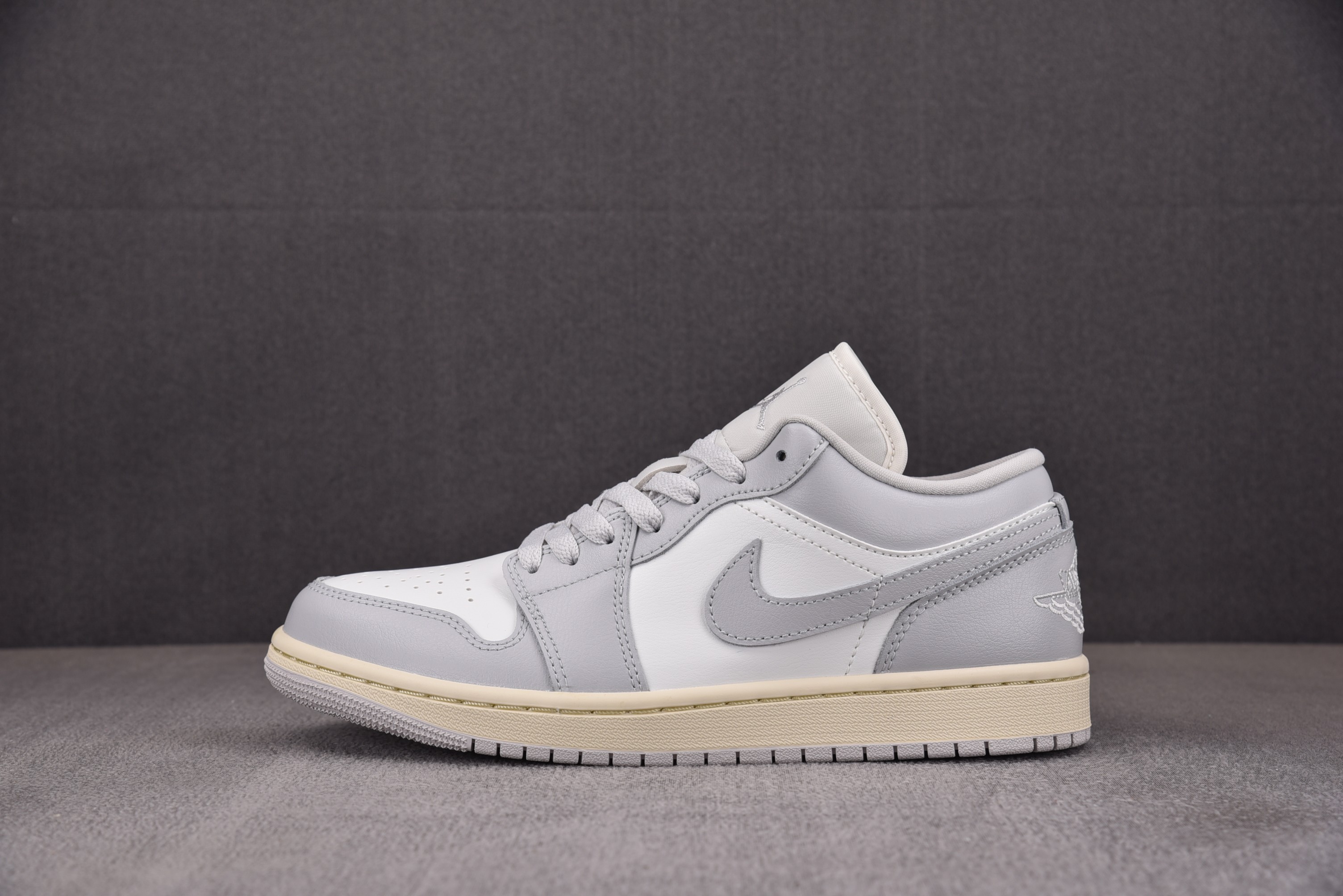 【CJ】WMNS Air Jordan 1 Low Coconut Milk Neutral Grey 奶灰 DC0774-103