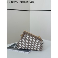 [니콜] 펜디 퍼스트 배색 편직 숄더백 24*9*18cm 브라운 Fendi