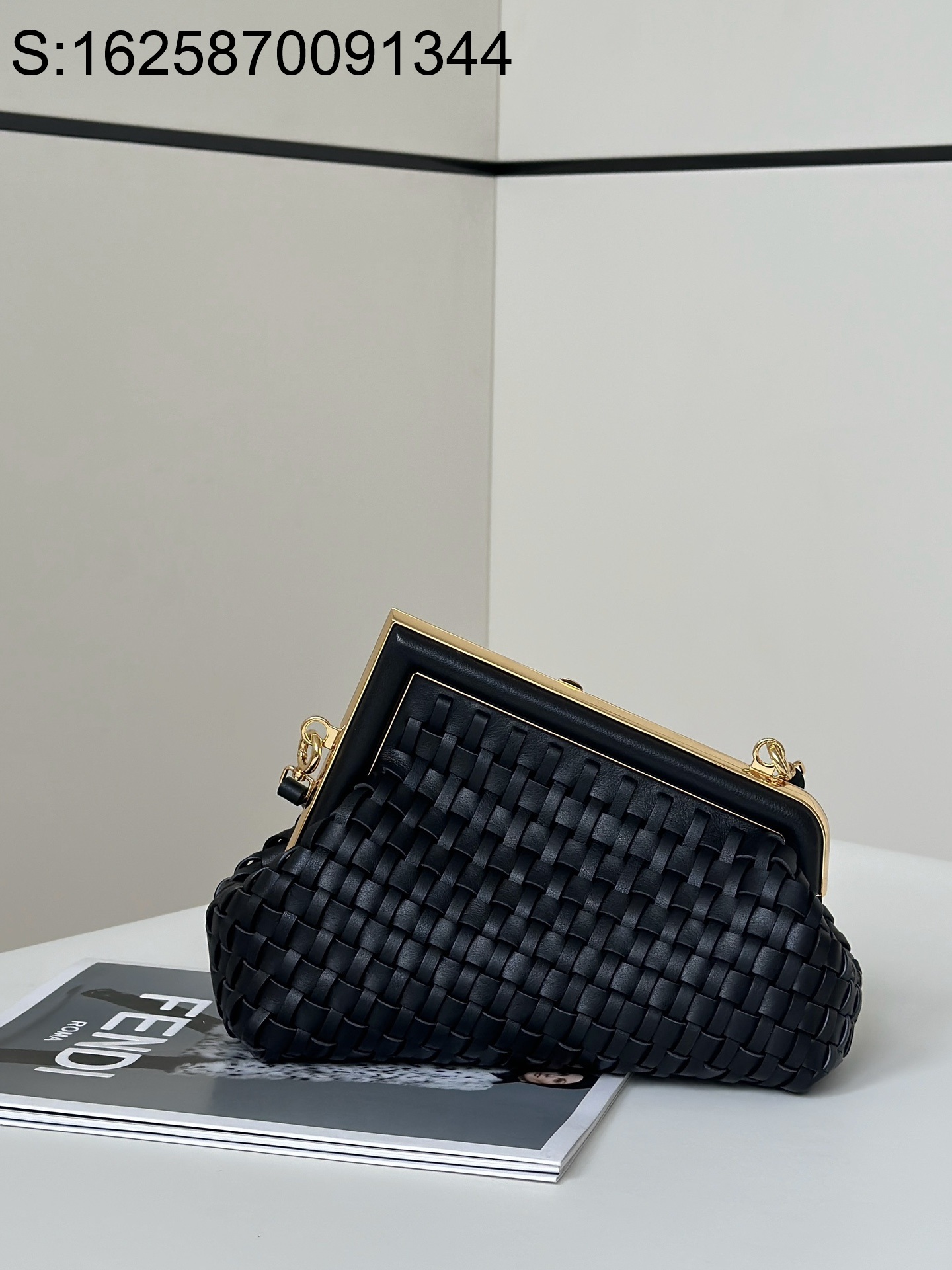 [니콜] 펜디 퍼스트 순색 편직 숄더백 24*9*18cm 블랙 Fendi