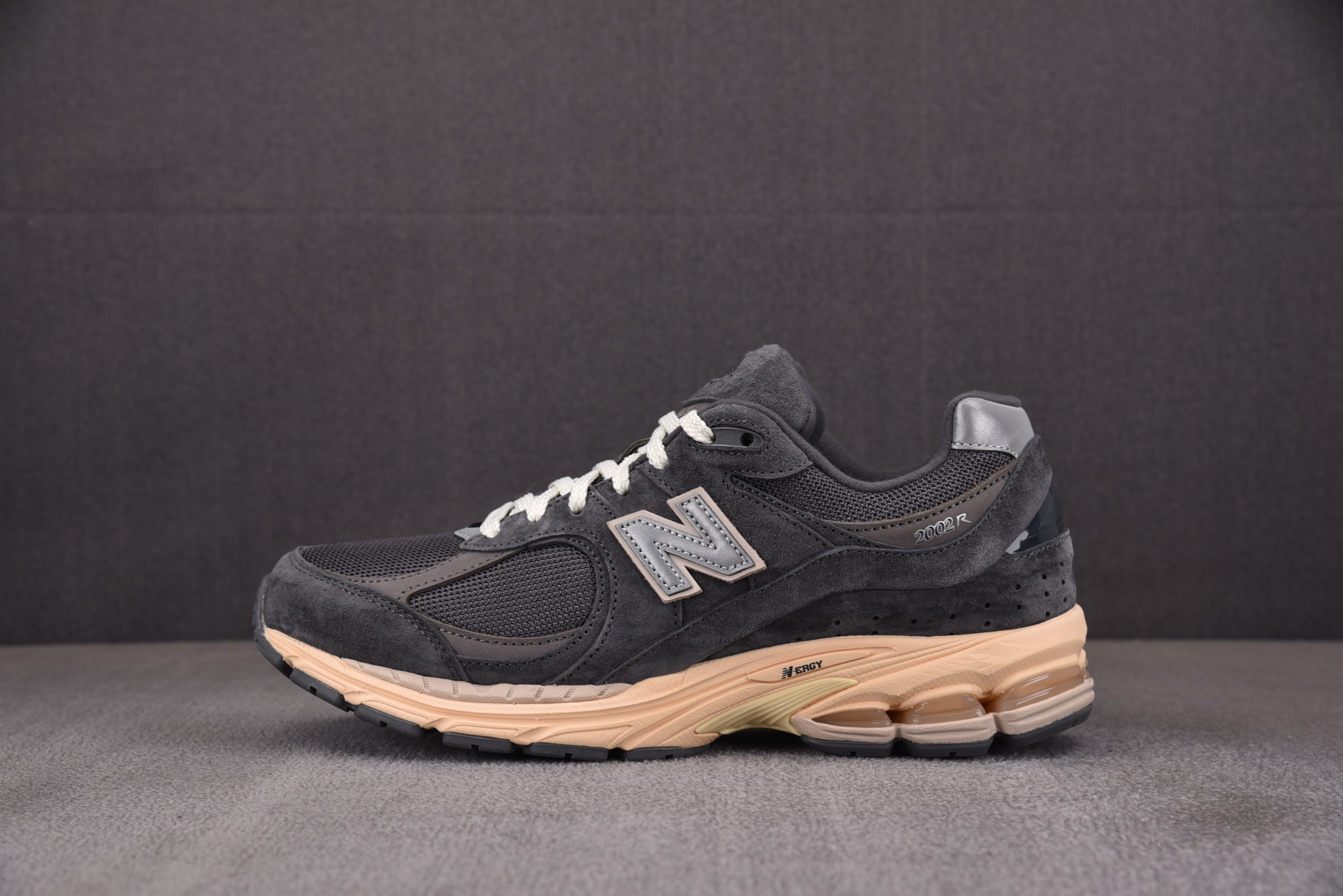 【G】New Balance 2002R 灰碳色 M2002RHO