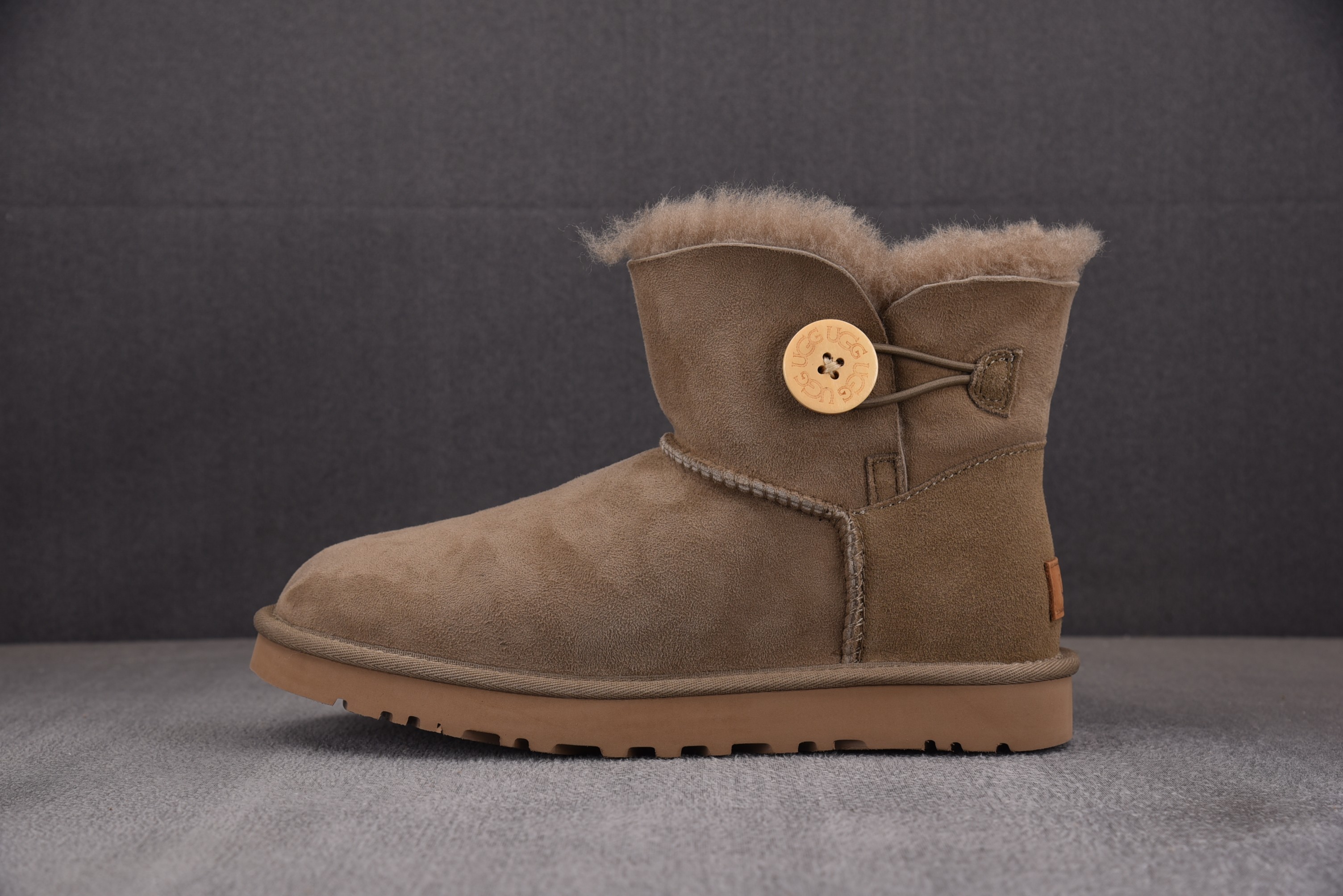 UGG Mini Bailey Button II 羚羊棕 1016422