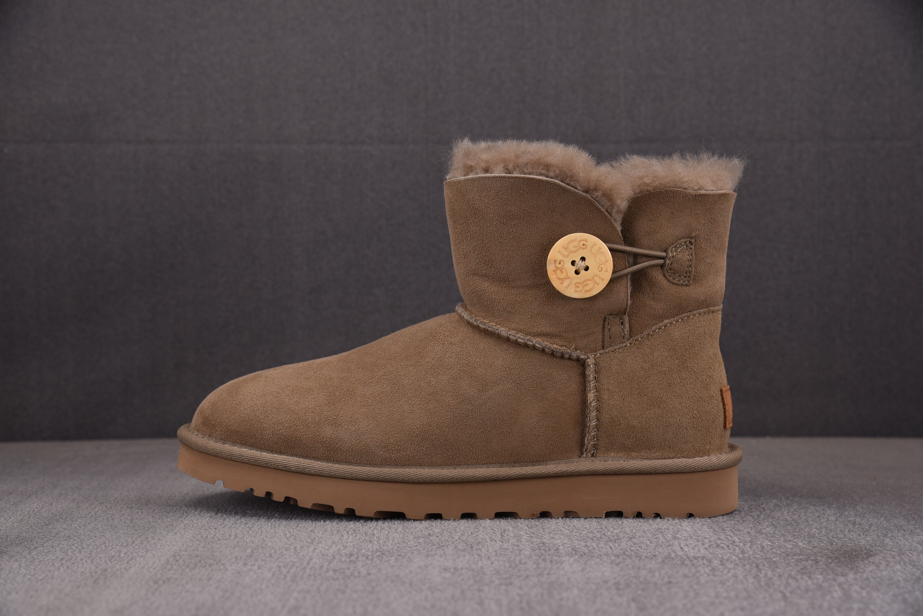 UGG Mini Bailey Button II 棕色 1016422