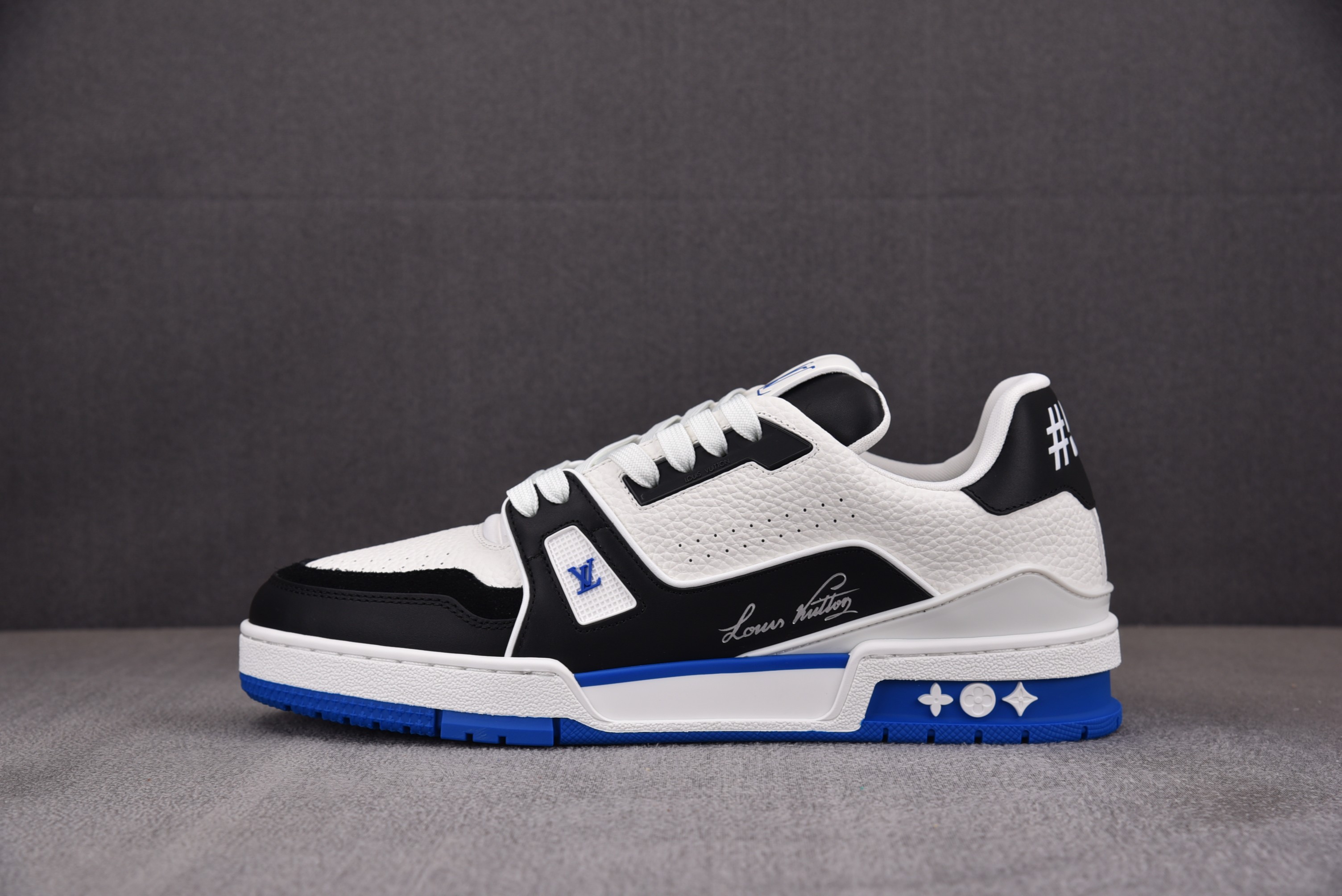 【BQ】LOUIS VUITTON Trainer 白黑蓝