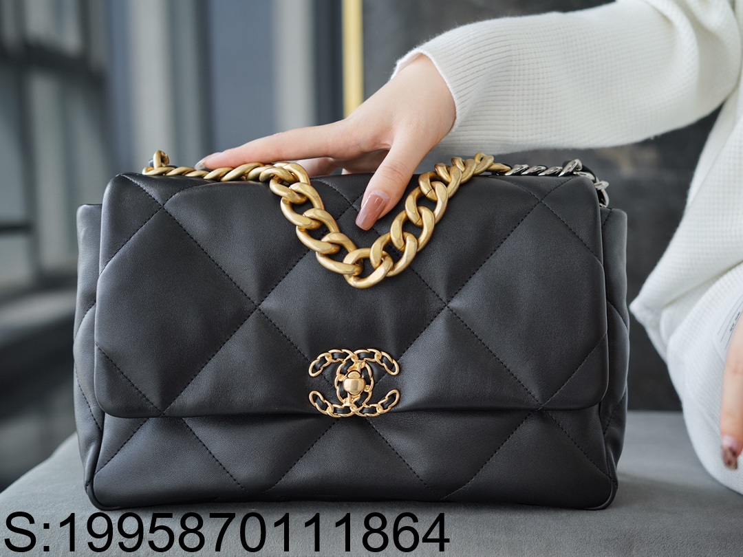 [JD] 샤넬 램스킨 금장 19백 미듐 30cm 블랙 CHANEL