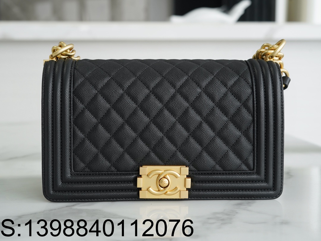 [JD] 샤넬 보이 빈티지 금장 캐비어 플랩백 15*25*9cm 블랙 미듐 CHANEL