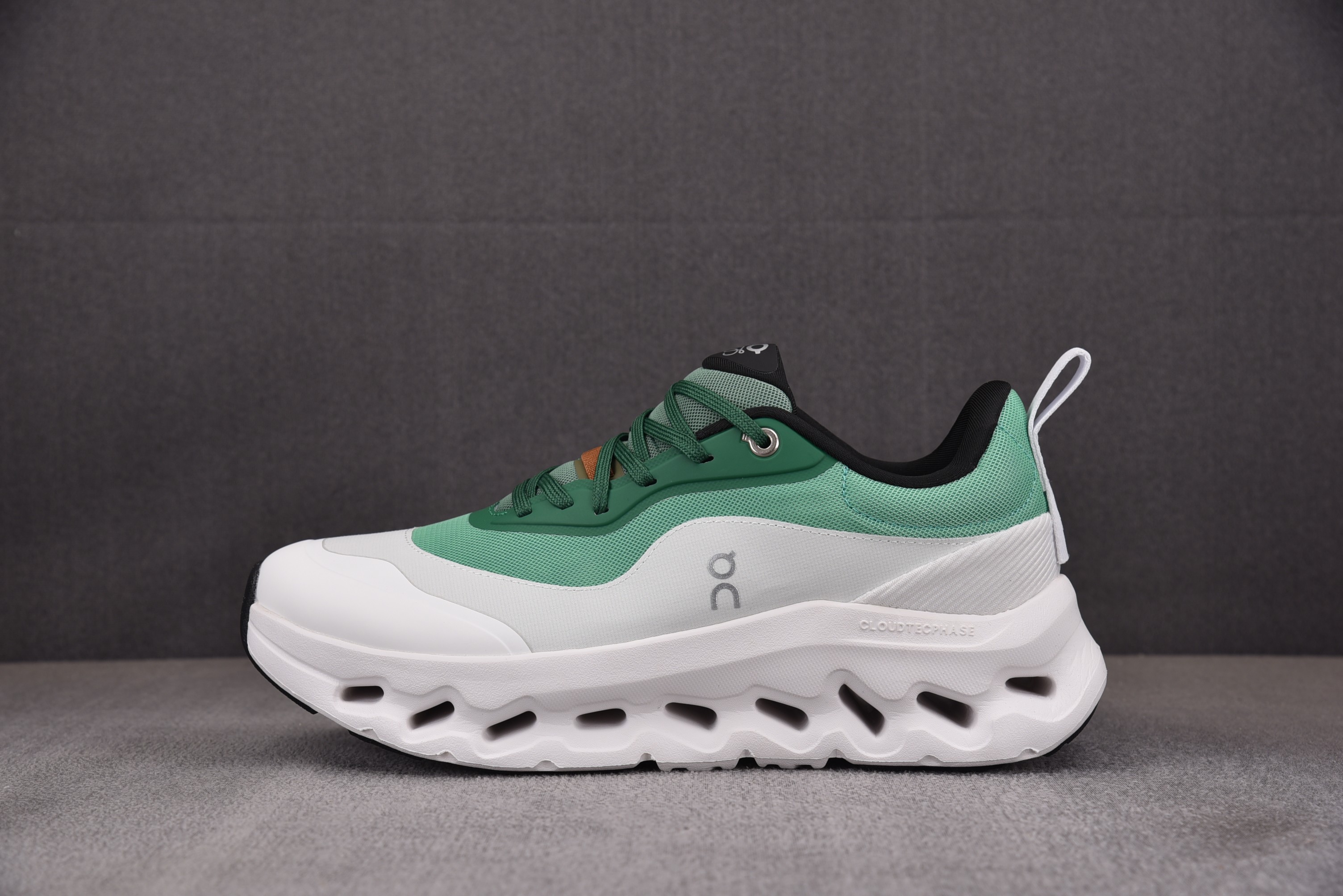 【纯原】On Running Cloudtilt 2 LOEWE Green White 绿白 로에베