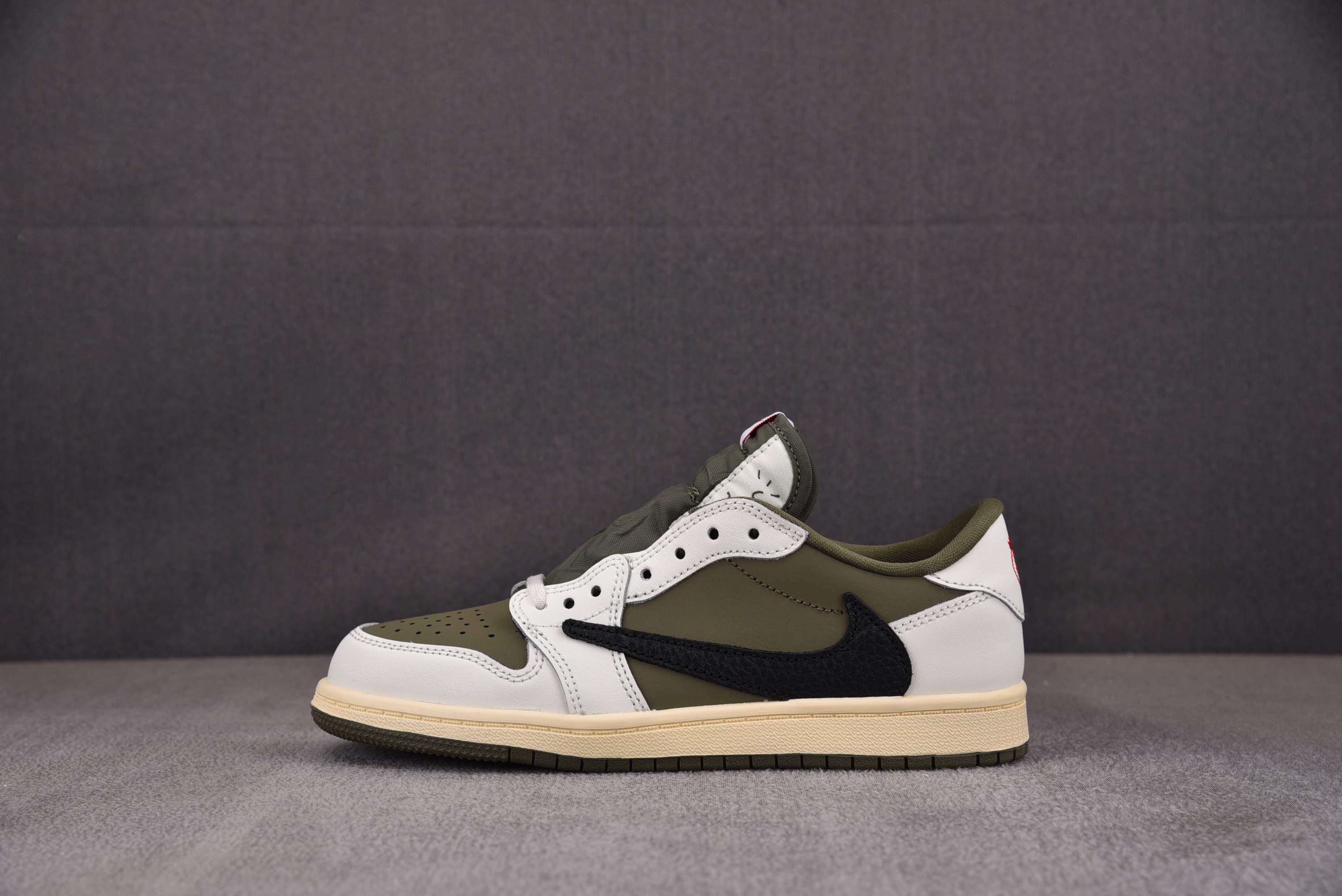 【Y3 KIDS】Air Jordan 1 Retro Low OG SP Travis Scott Medium Olive (PS) 米绿 DO5442-200 나이키