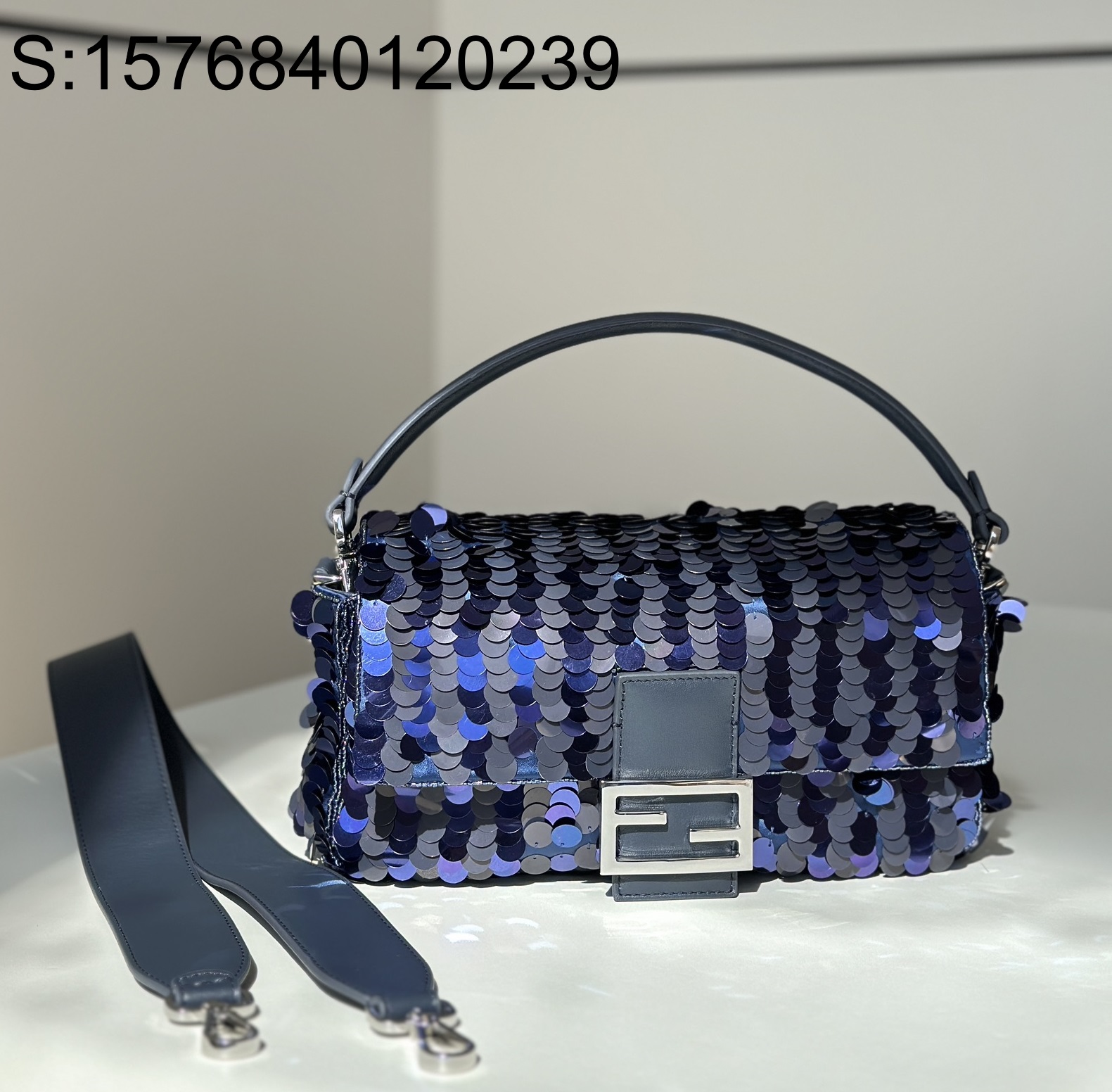 [니콜] 펜디 은장 바게트 반짝이 숄더백 27*7*13cm 블루 Fendi