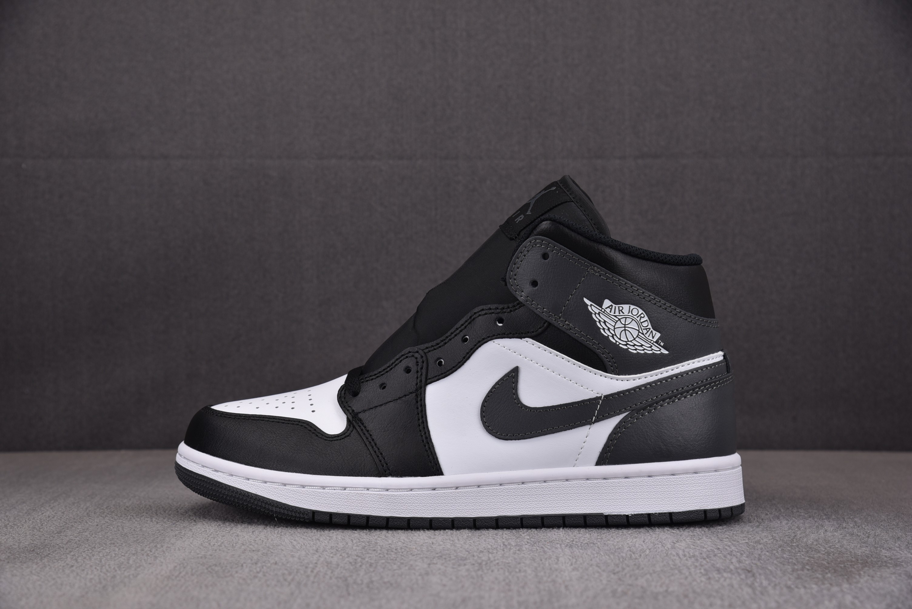 [CJ]에어 조던 1 미드 블랙 화이트 Air Jordan 1 Mid Black White Iron Grey 아이언 그레이 DQ8426-001 나이키