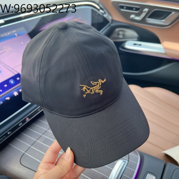 AGG 아크테릭스 로고 자수 볼캡 모자 블랙