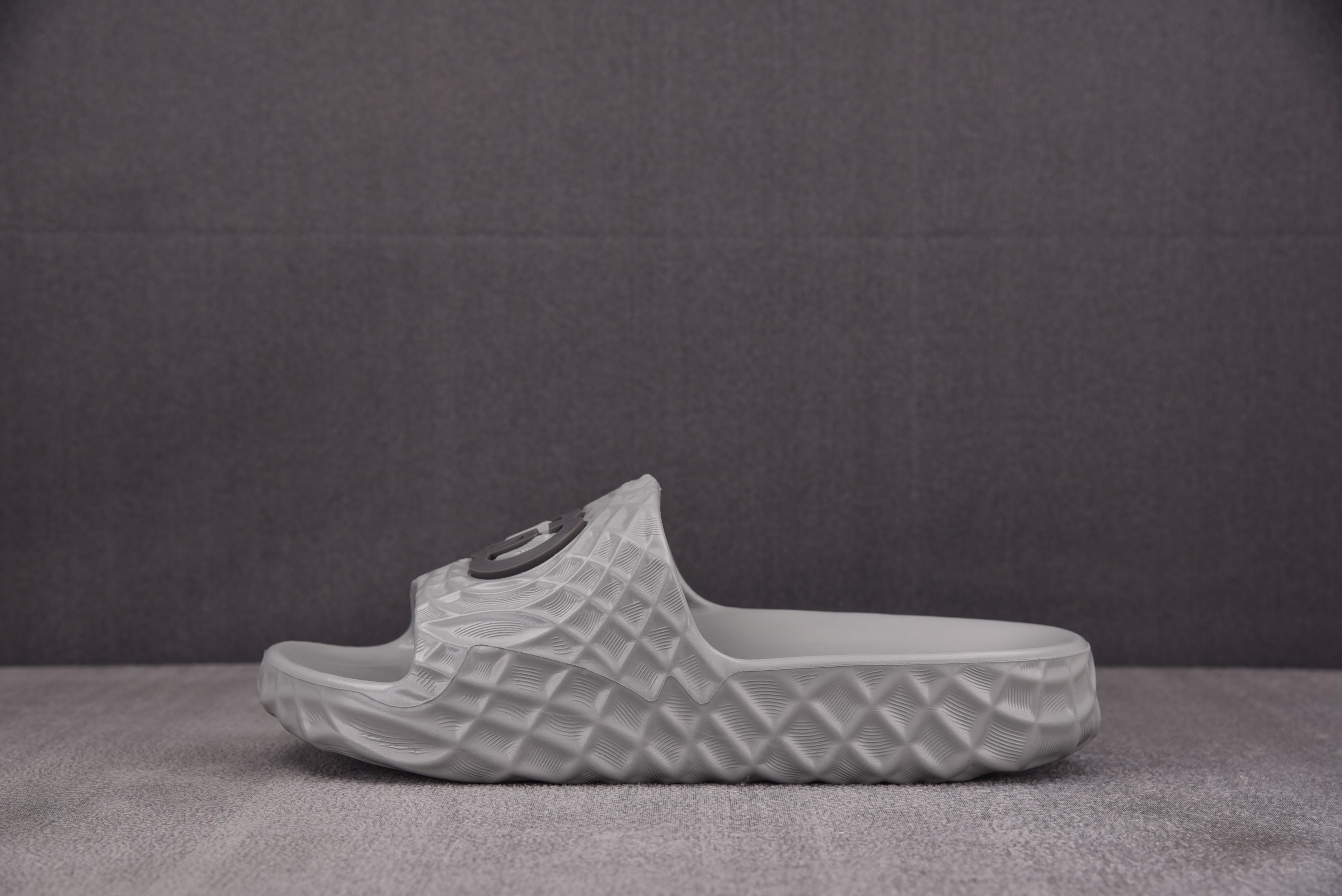 【CY】구찌 슬라이드 샌들 인터로킹 G 그레이 워터 리플 슬리퍼