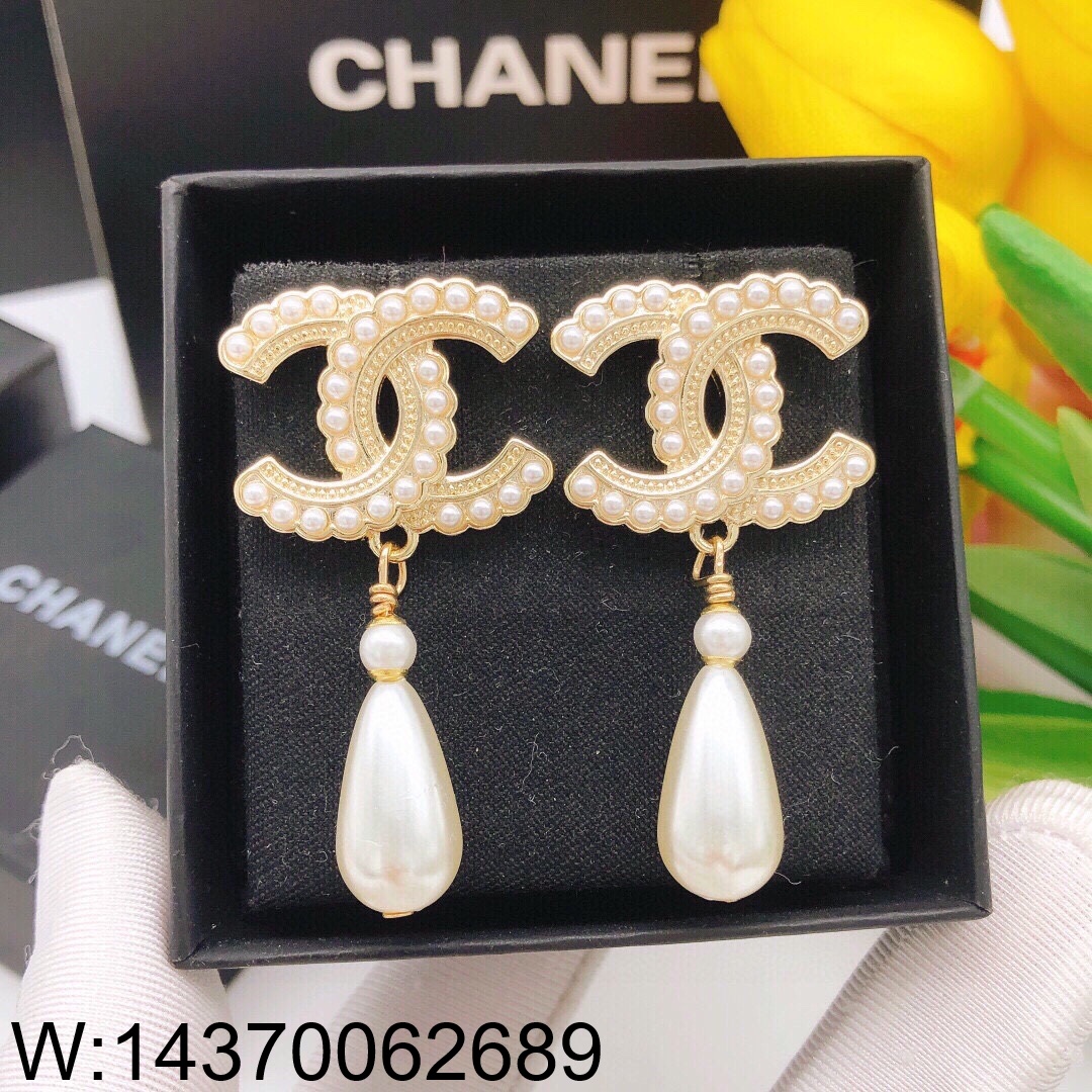 AGG 샤넬 골드 CC로고 진주 펜던트 귀걸이