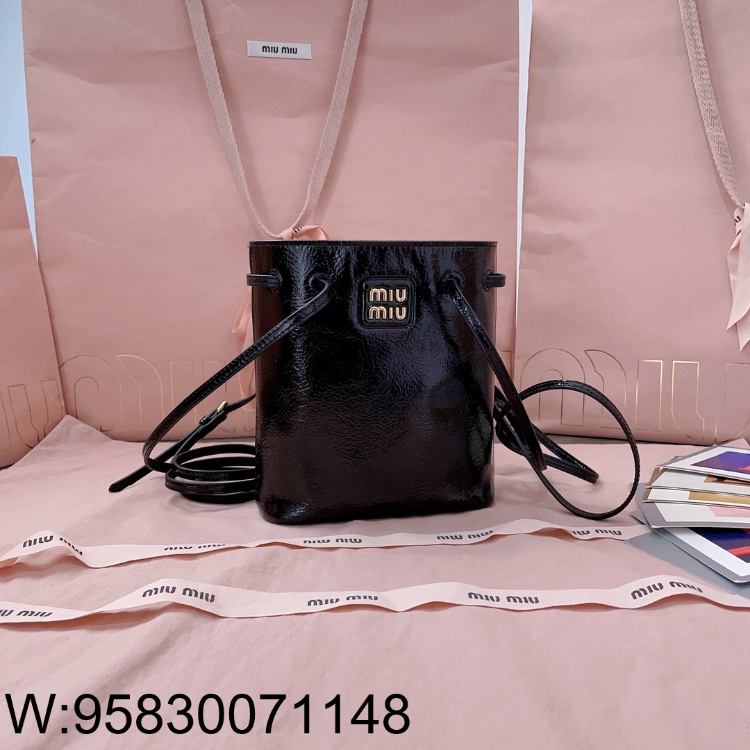 [JHL] 미우미우 나플락 페이턴트 레더 파우치 블랙 5NF460 17*14*6cm
