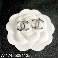 AGG 샤넬 모노그램 큐빅 CC로고 귀걸이 실버