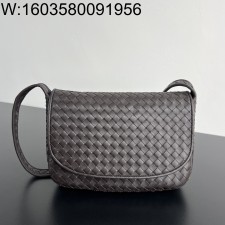 징 팩토리 보테가베네타 베네토 플랩 메신저 백 폰단트 843836 26*18.5*5cm