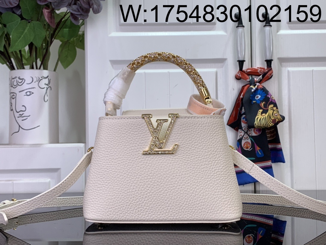 [88factory] 루이비통 카퓌신 미니 M14177 13.6*8*21cm 아이보리
