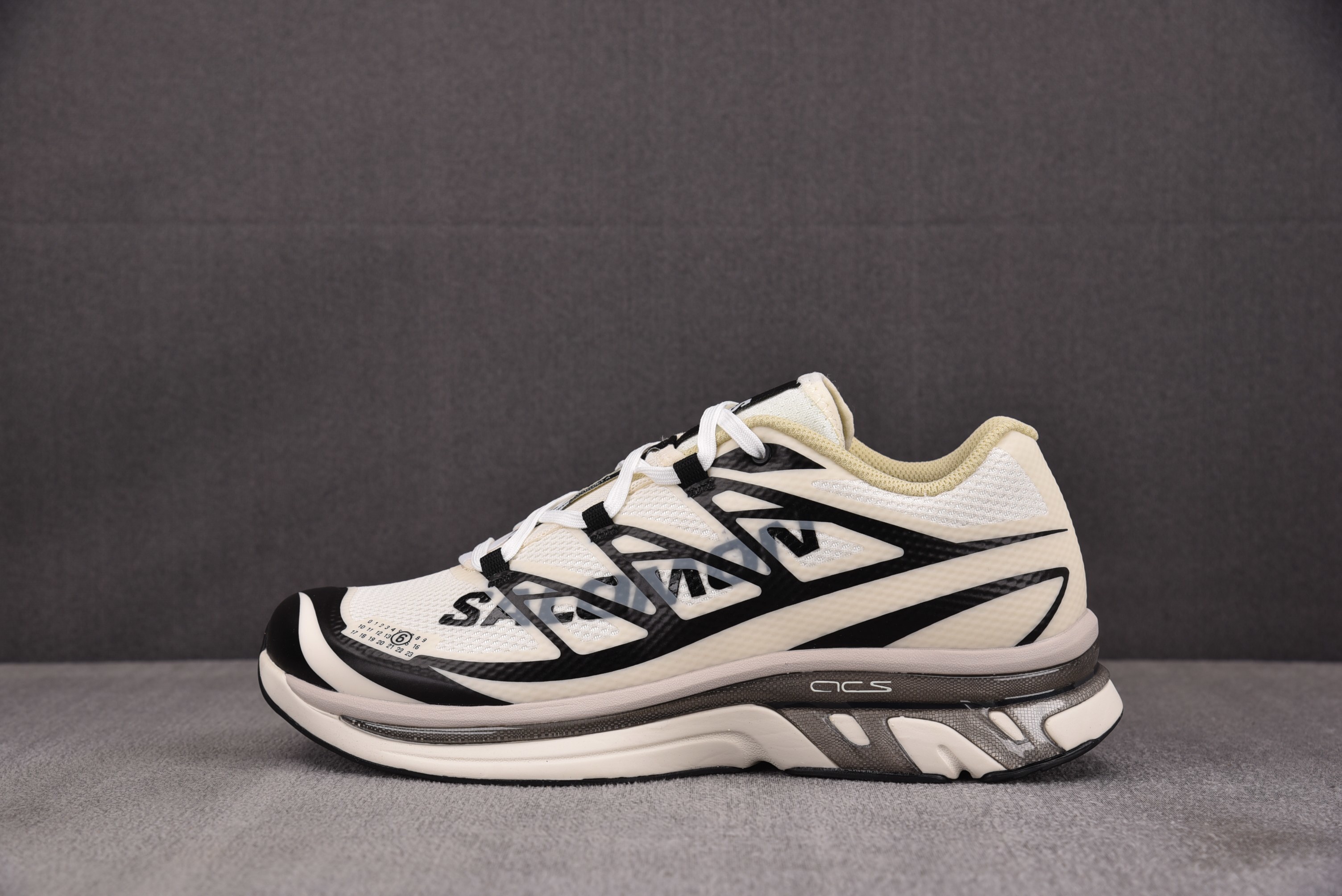 살로몬 XT-MM-6 MM6 메종 마르지엘라 아이보리 L479494