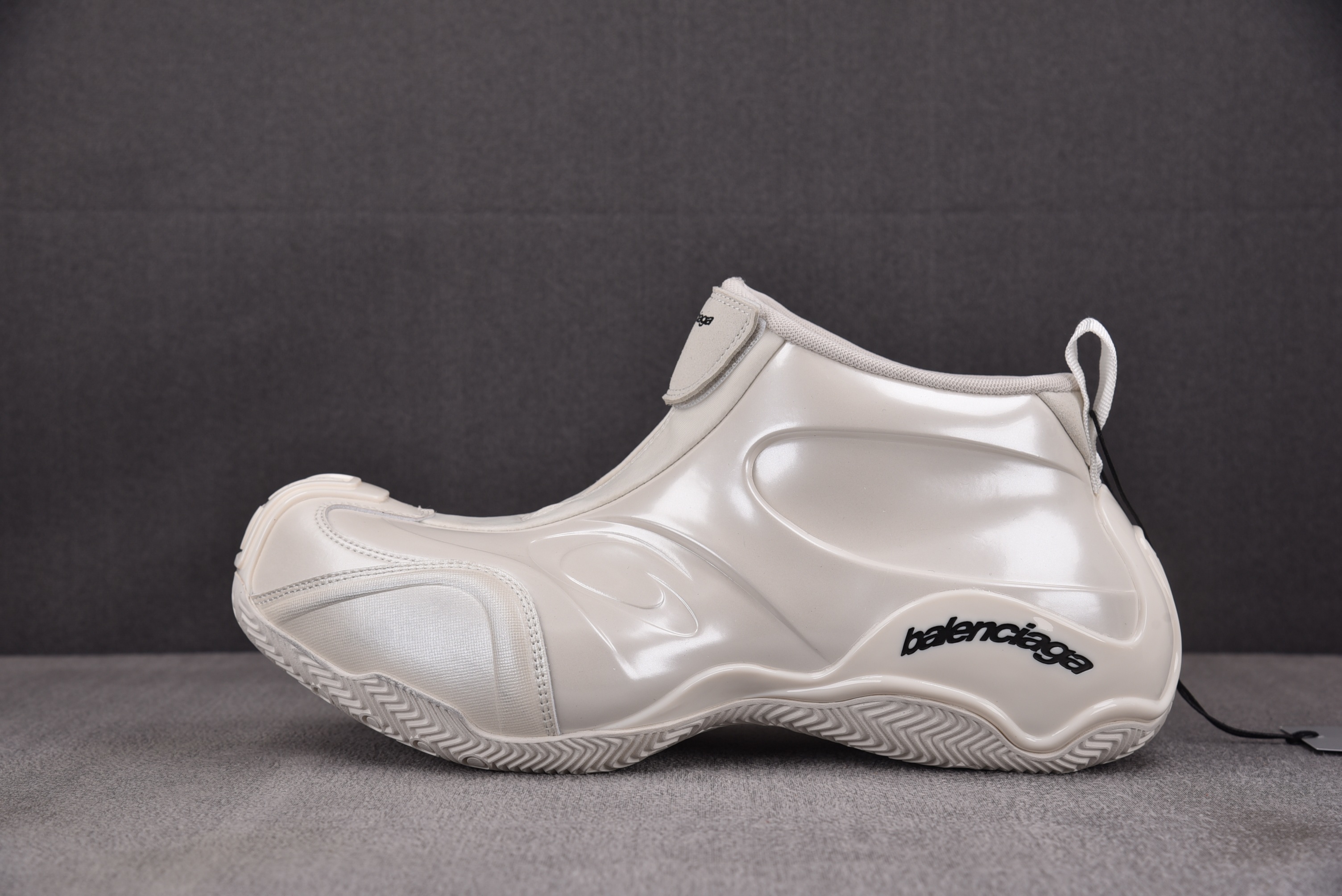 【XA】발렌시아가 베스킷볼 라운드토 지퍼 디자인 아이보리