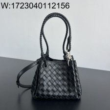 징 팩토리 보테가베네타 스몰 파라슈트 796569 21*17*16.5cm 블랙 은장