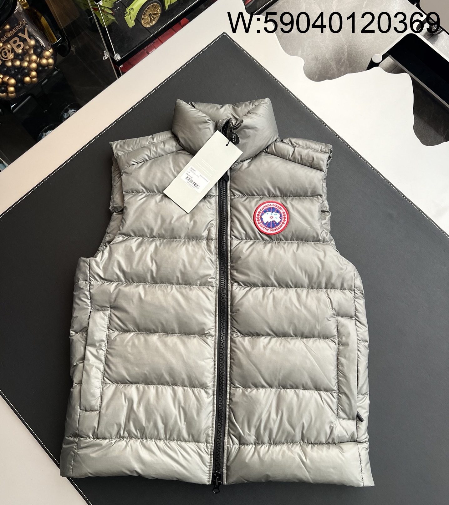 V공장 개나다구스 패딩 조끼 연그린