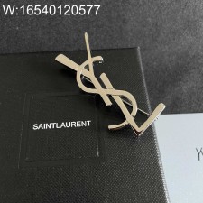 AGG 생로랑 베이직 로고 브로치 실버