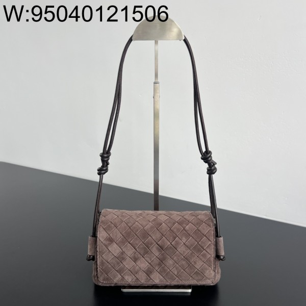 징 팩토리 보테가베네타 노뚜르노 843893 21*11*9cm 폰단트 스웨이드