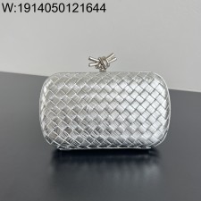 징 팩토리 보테가베네타 놋 717622 20*12*5.5cm 실버 양가죽